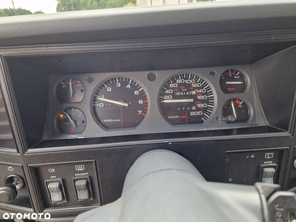Jeep Cherokee 2.5 - 25