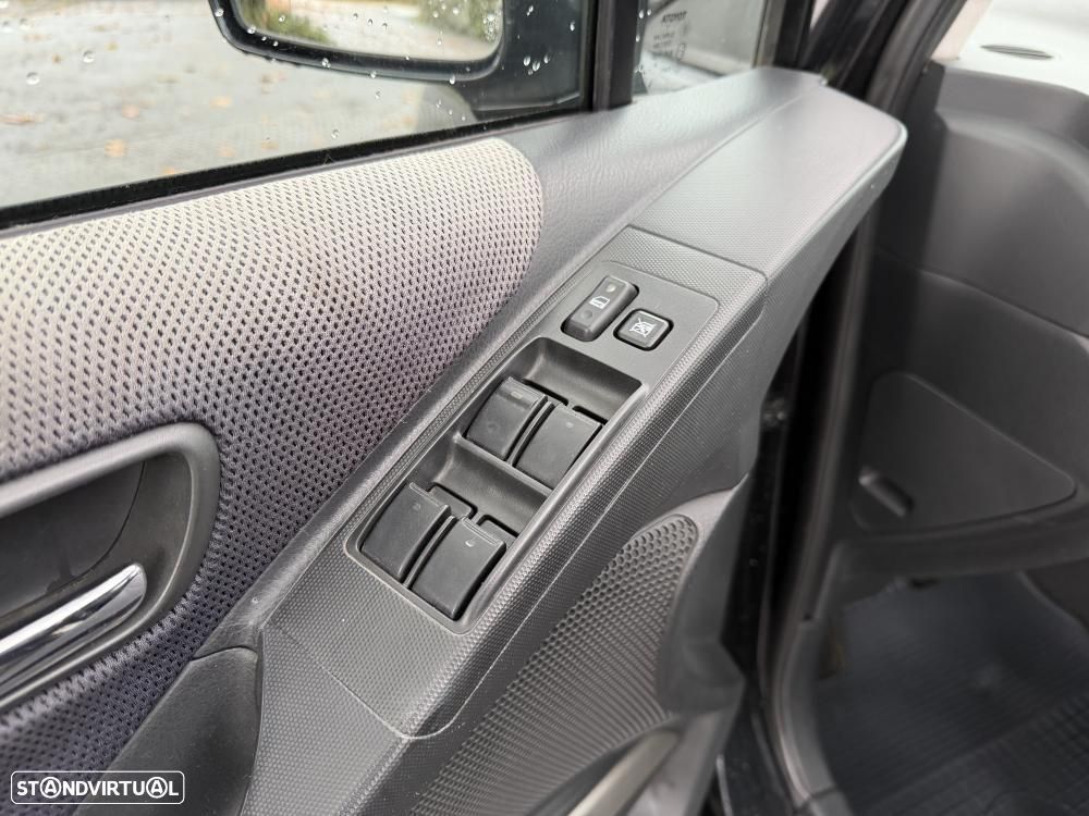 Toyota Corolla Verso 2.2 D-4D High Pack - 17