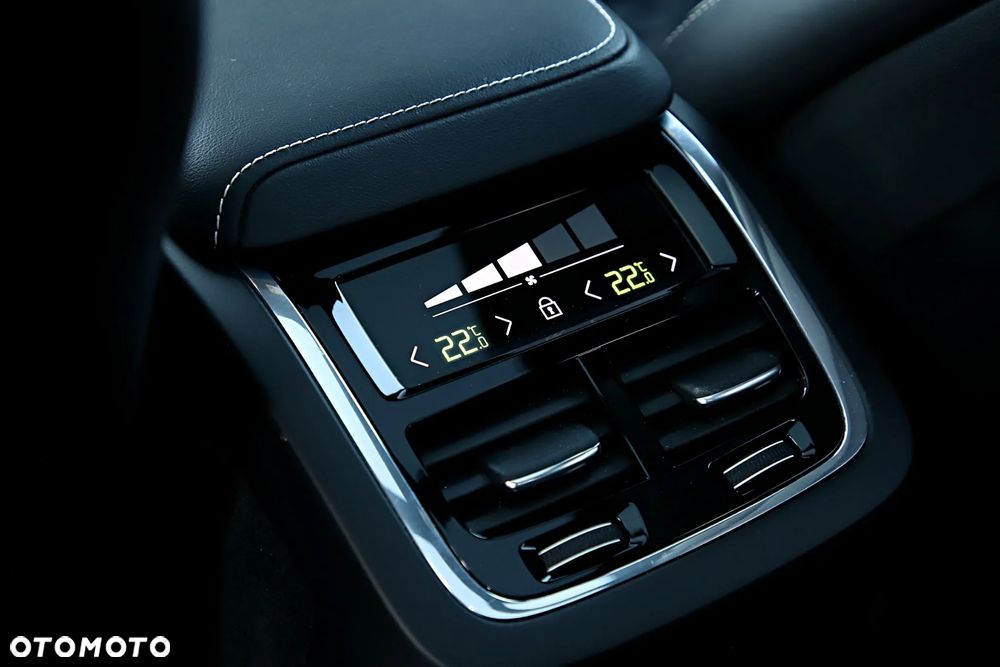 Volvo XC 60 B4 D AWD R-Design - 18