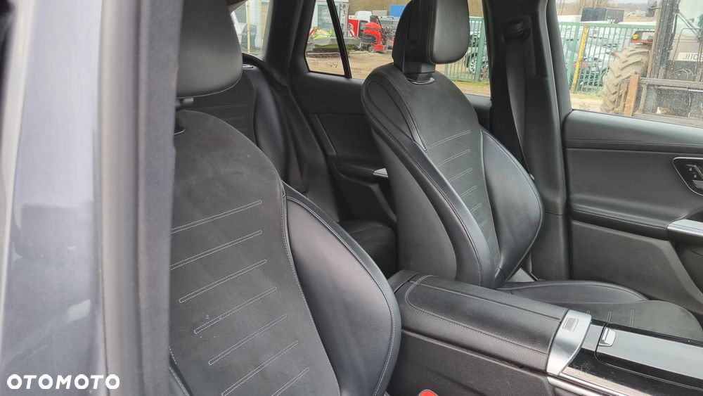 Mercedes-Benz GLC 220 d 4Matic 9G-TRONIC AMG Line Advanced - 24