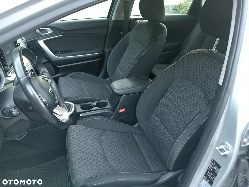 Kia Ceed 1.6 CRDi mHEV M - 21