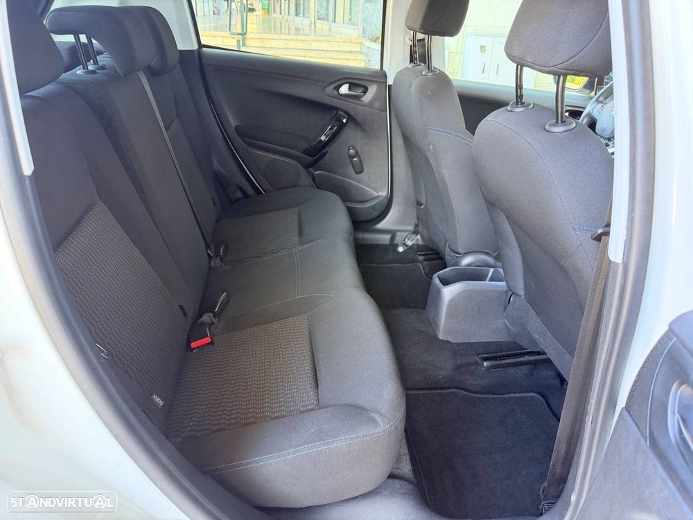 Peugeot 208 1.2 PureTech Style - 32
