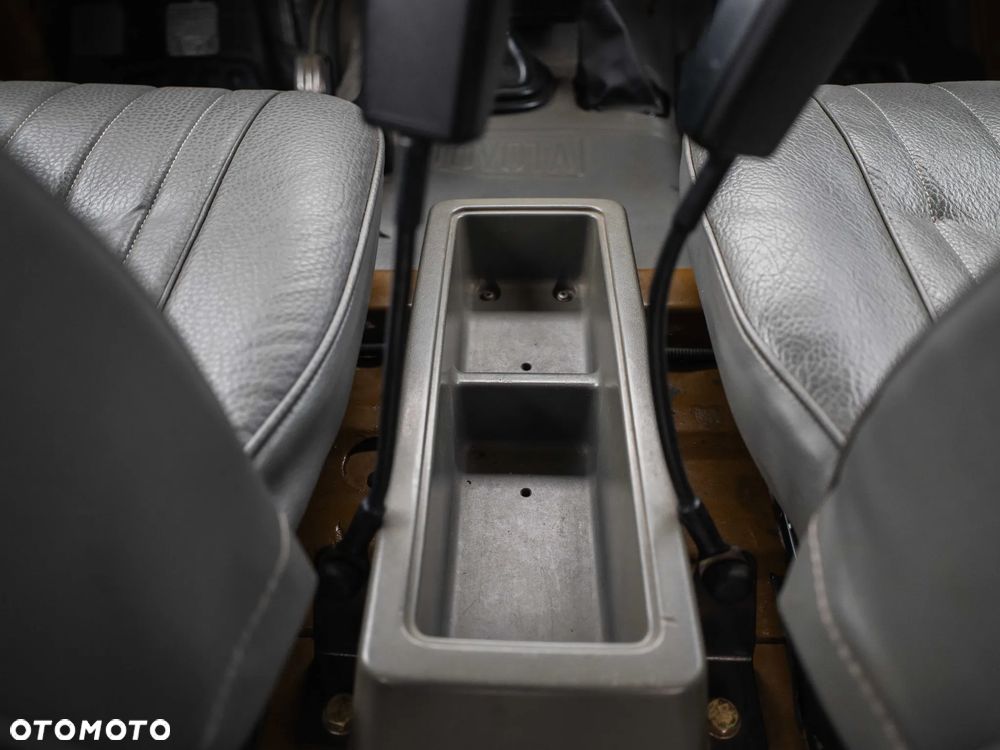 Toyota Land Cruiser - 22