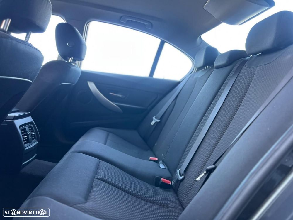 BMW 318 d - 8
