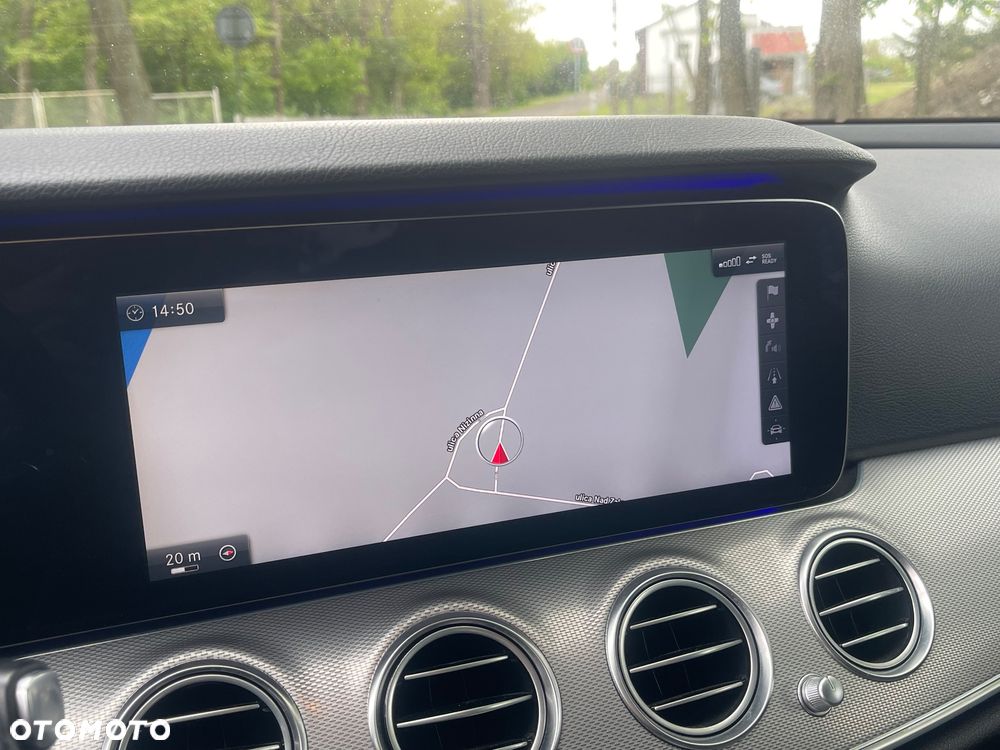 Mercedes-Benz Klasa E 220 d 9G-TRONIC - 28