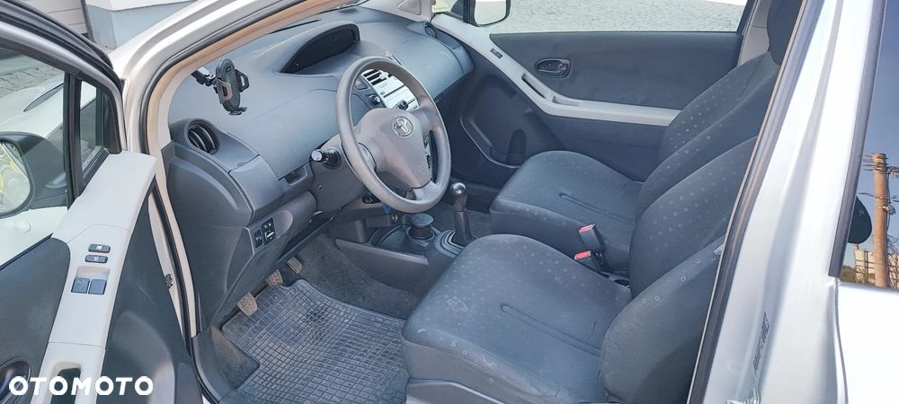 Toyota Yaris - 8