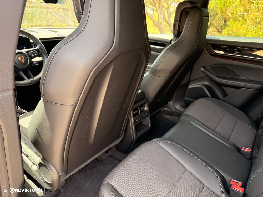 Porsche Macan Electric - 19
