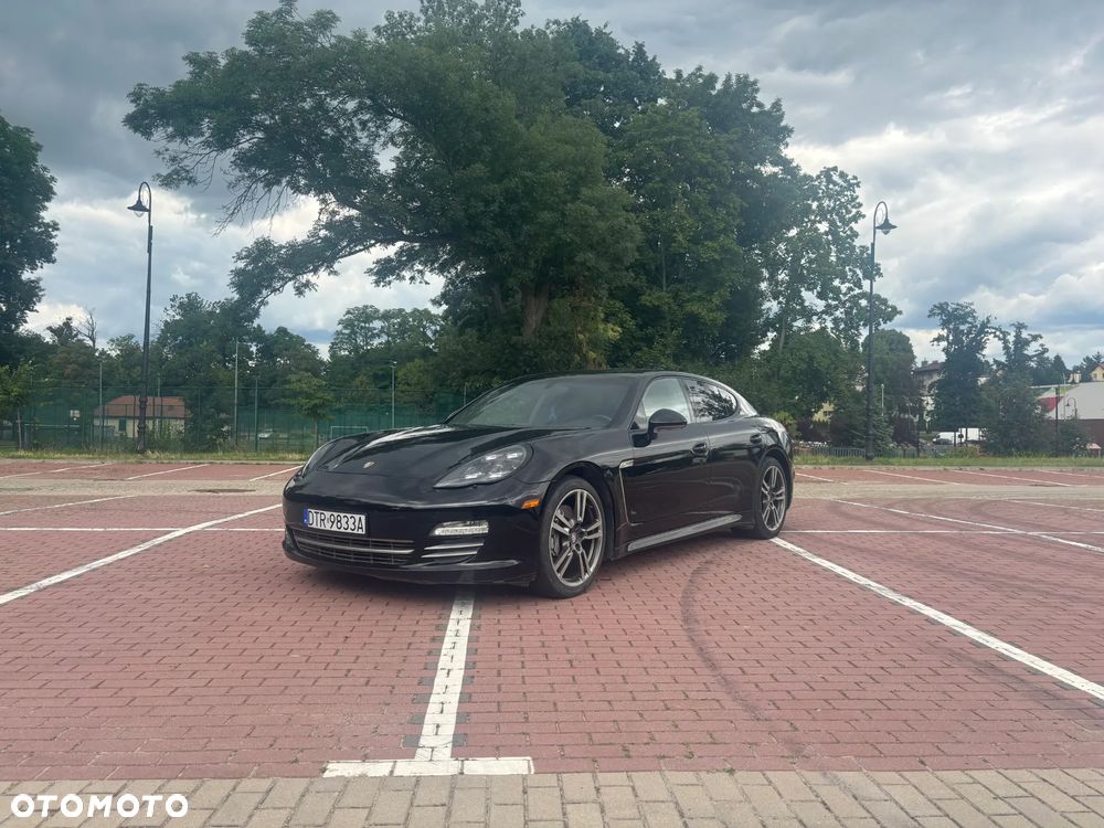 Porsche Panamera 4 Platinum Edition - 2