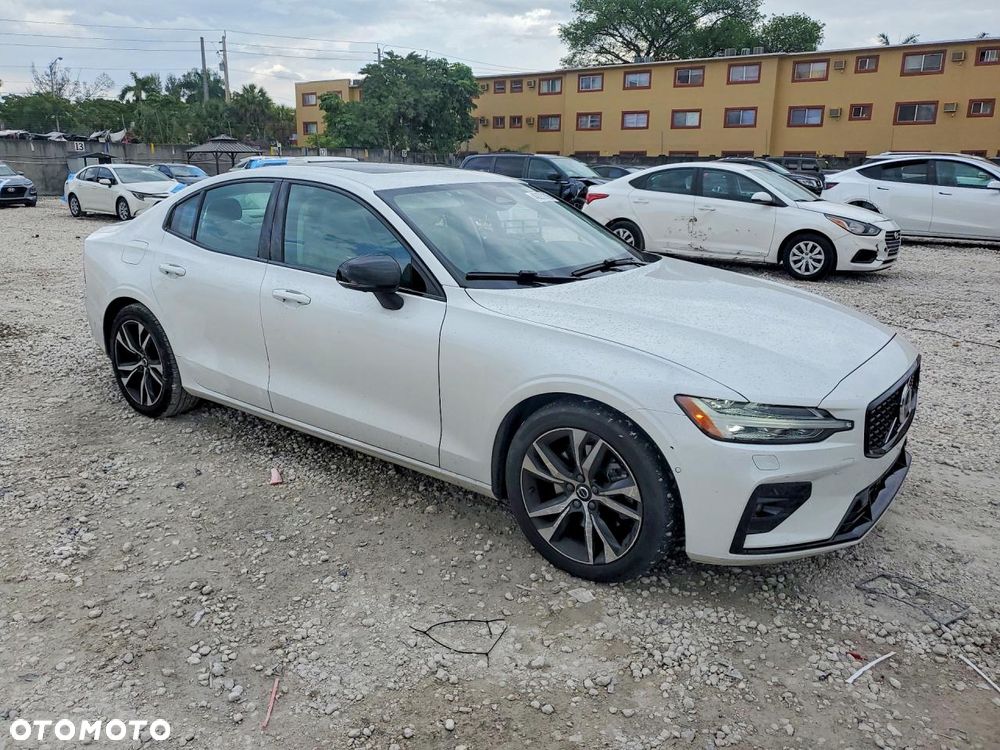 Volvo S60 B5 B AWD R-Design - 3