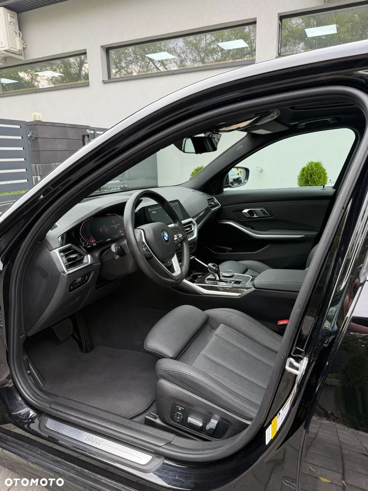 BMW Seria 3 330i Sport Line - 9