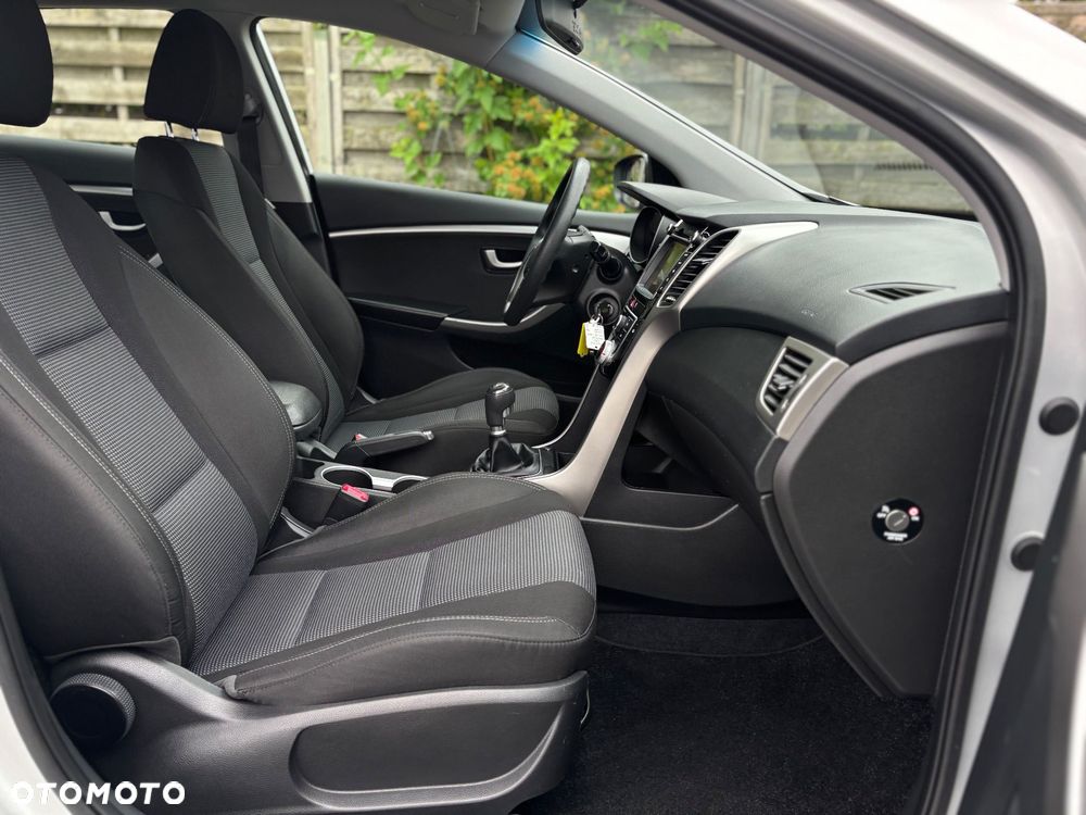 Hyundai i30 blue 1.6 CRDi Classic Navigation - 28