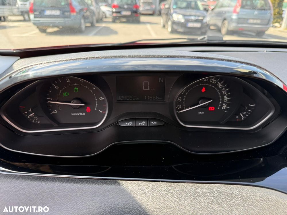 Peugeot 208 1.2 L PureTech ETG Active - 13