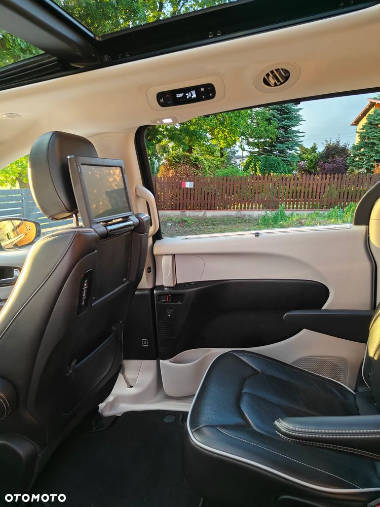 Chrysler Pacifica - 15