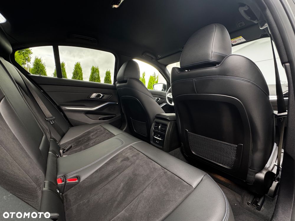 BMW Seria 3 320d xDrive mHEV M Sport sport - 4