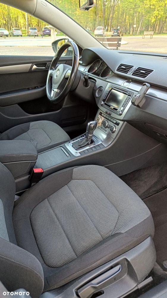 Volkswagen Passat 2.0 TDI Comfortline DSG - 10