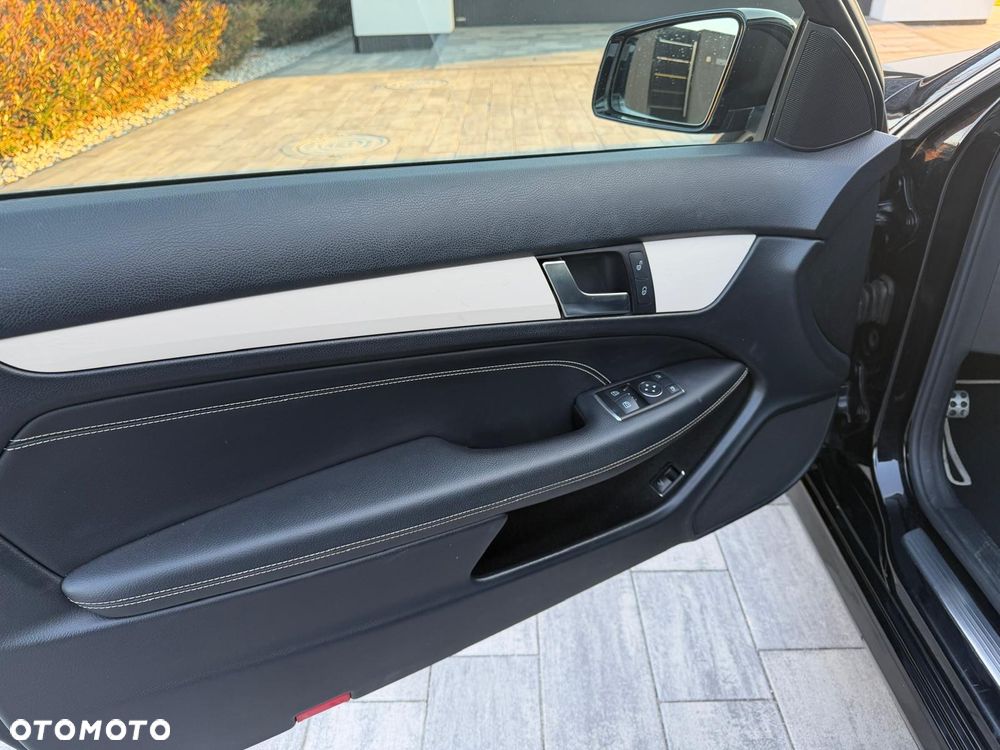 Mercedes-Benz Klasa C 180 BlueEFFICIENCY 7G-TRONIC - 14