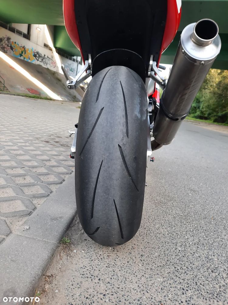 Yamaha R1 - 3