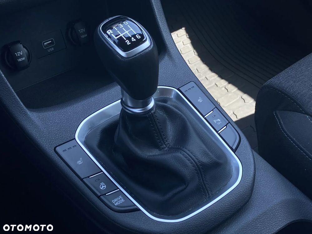 Hyundai i30 1.5 T-GDI 48V Smart - 17