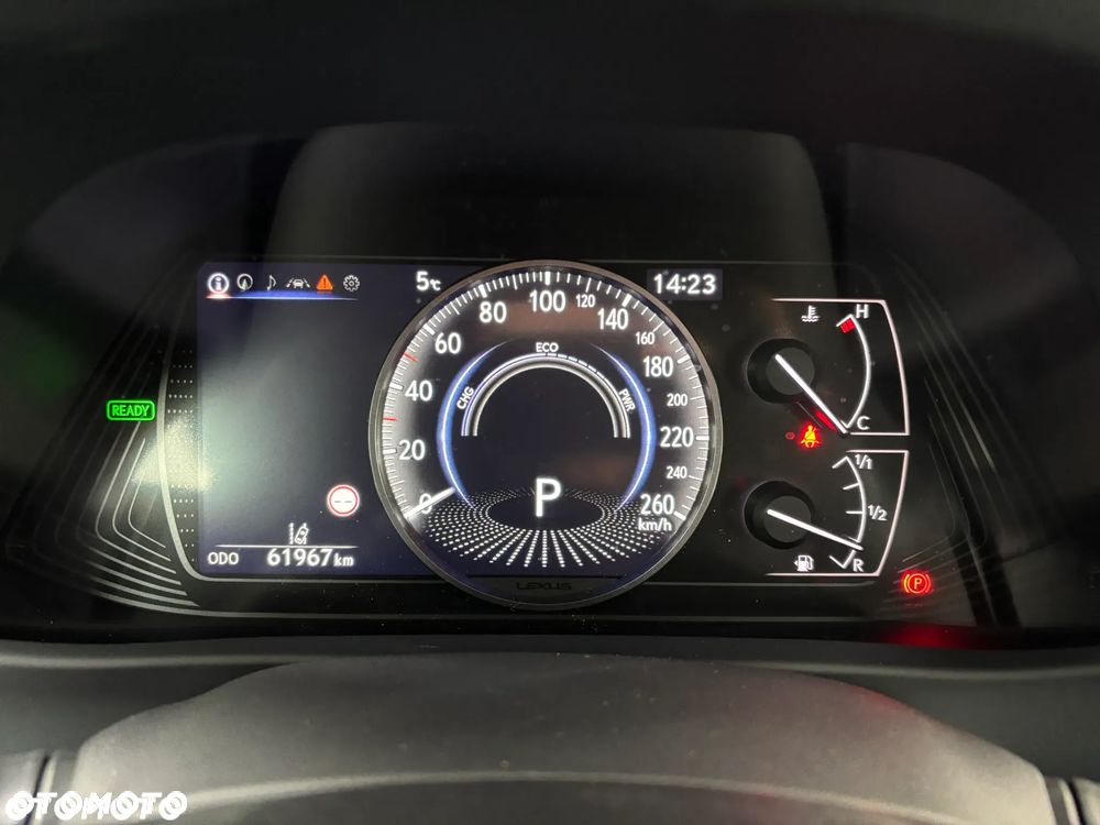 Lexus UX - 25