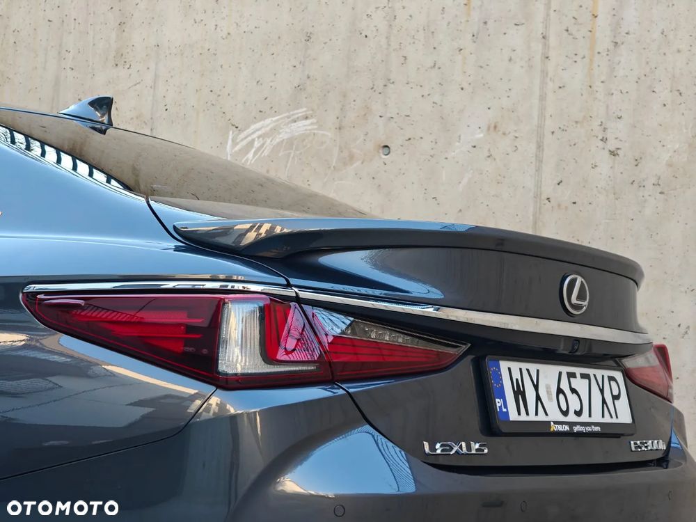 Lexus ES 300h Business Edition - 31
