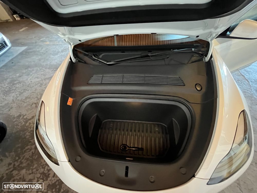 Tesla Model Y Long Range Dual Motor AWD - 28