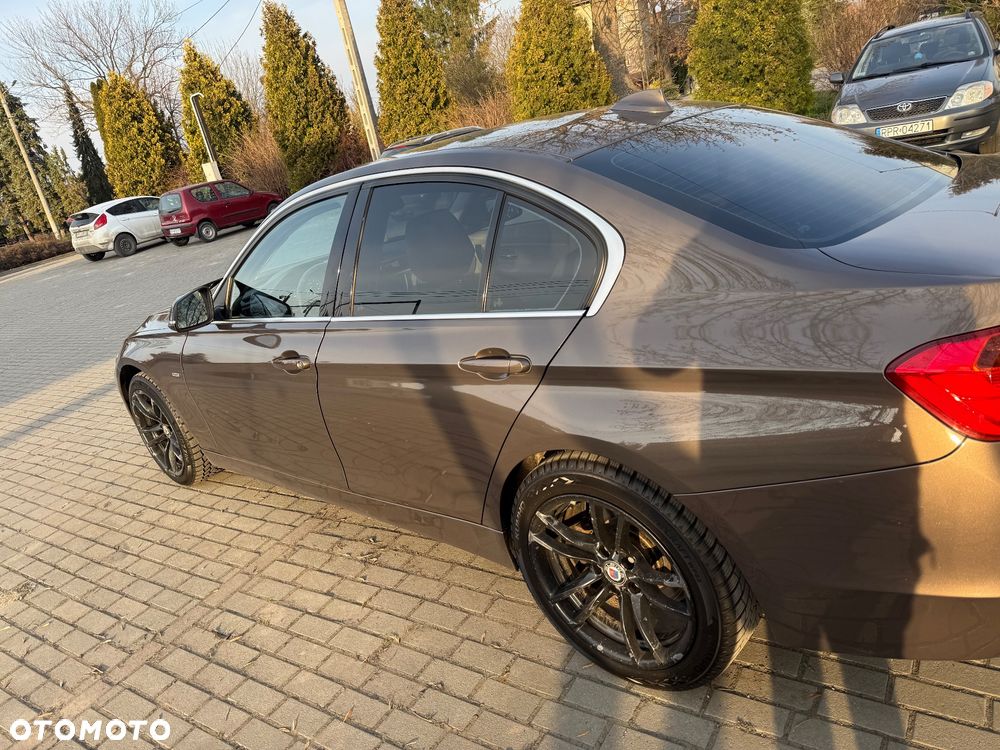 BMW Seria 3 318d Luxury Line - 1