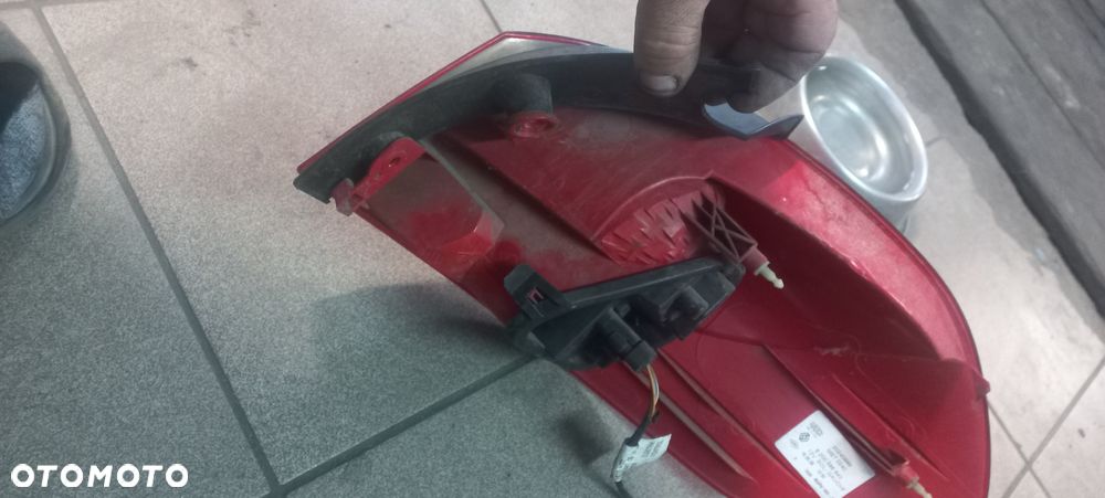 renault clio III kombi lampa tyl eu tył TEHNK drzwi poznan - 3