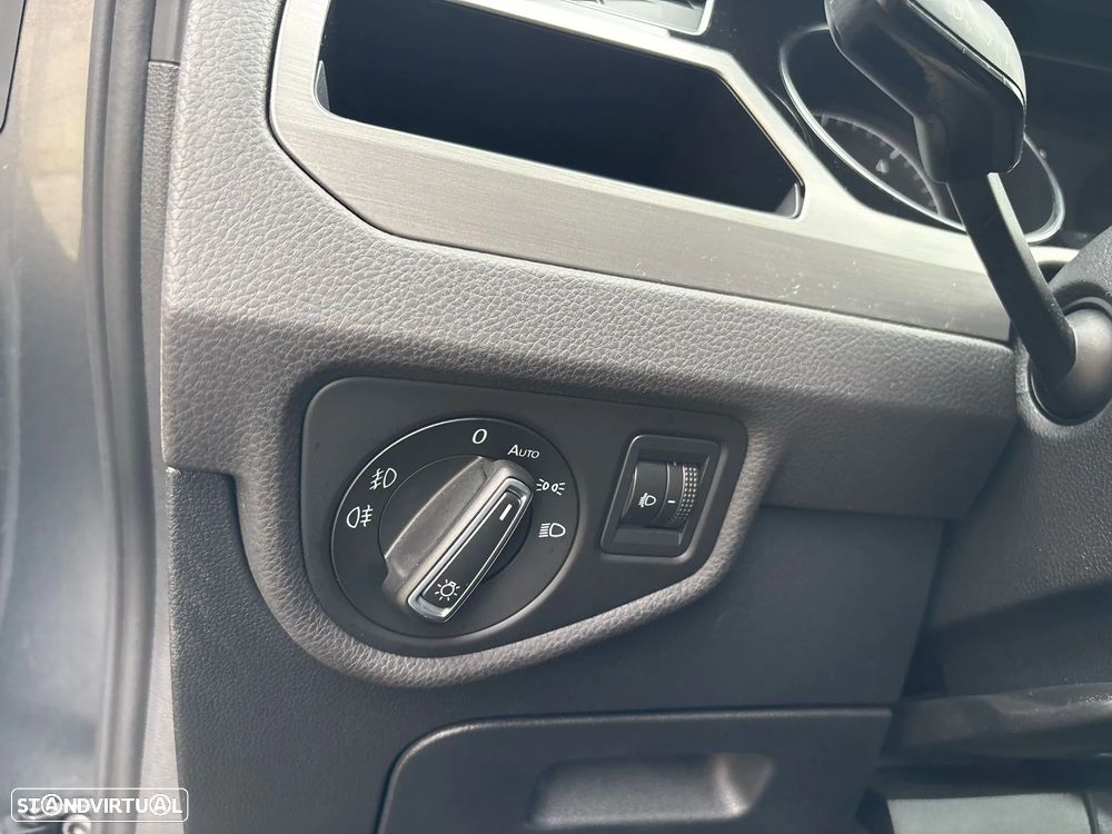 VW Touran 1.6 TDI Highline DSG - 12