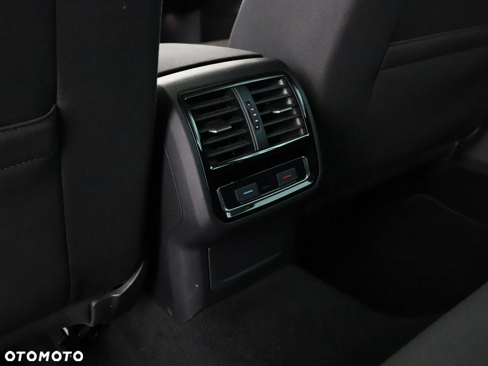 Volkswagen Passat Variant 2.0 TDI DSG (BlueMotion Technology) Trendline - 36