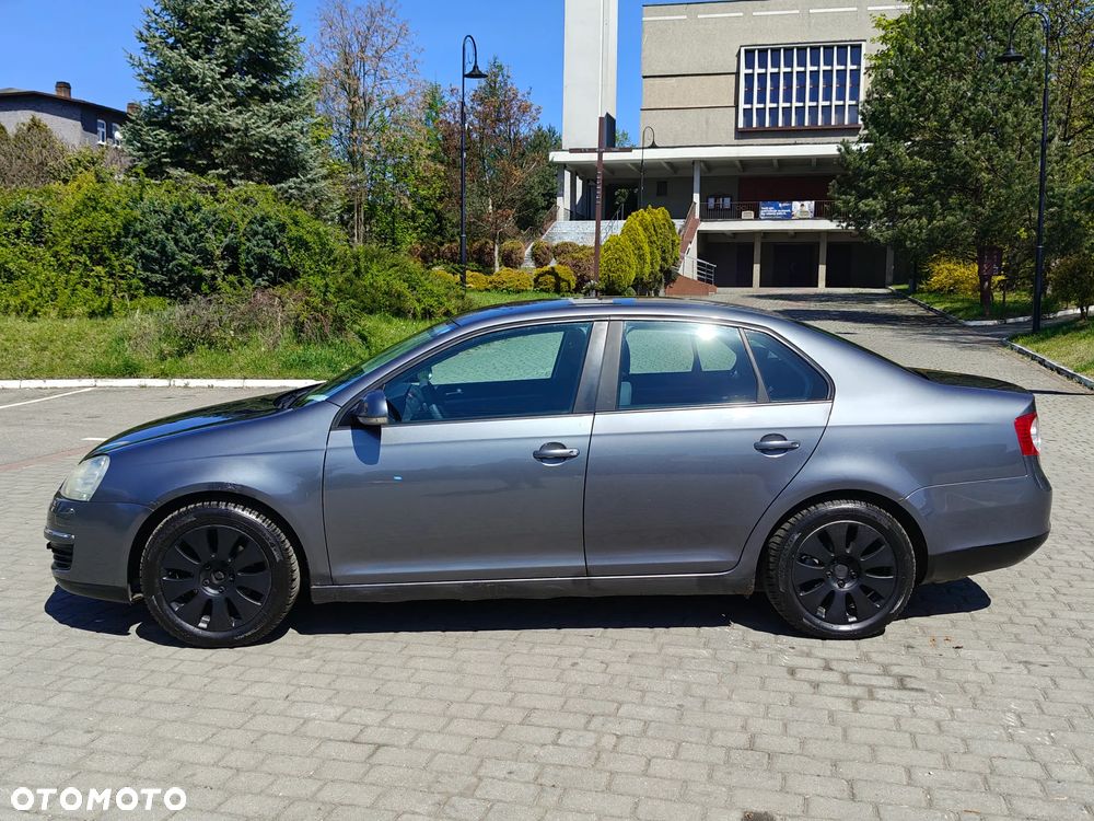 Volkswagen Jetta 1.6 Comfortline - 4