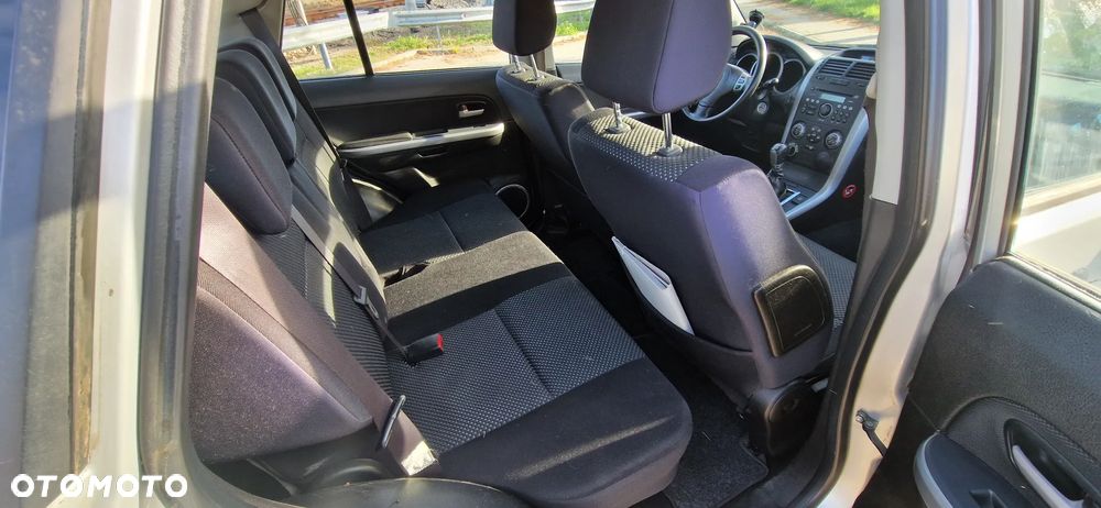 Suzuki Grand Vitara 2.0 - 10