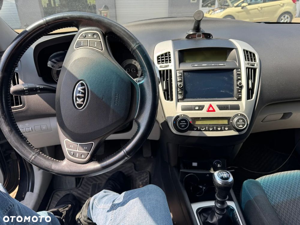 Kia Ceed 2007 photo 2