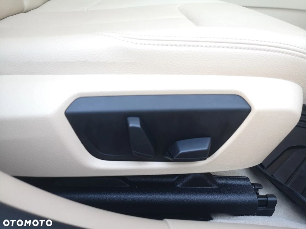 BMW Seria 3 330i xDrive - 30