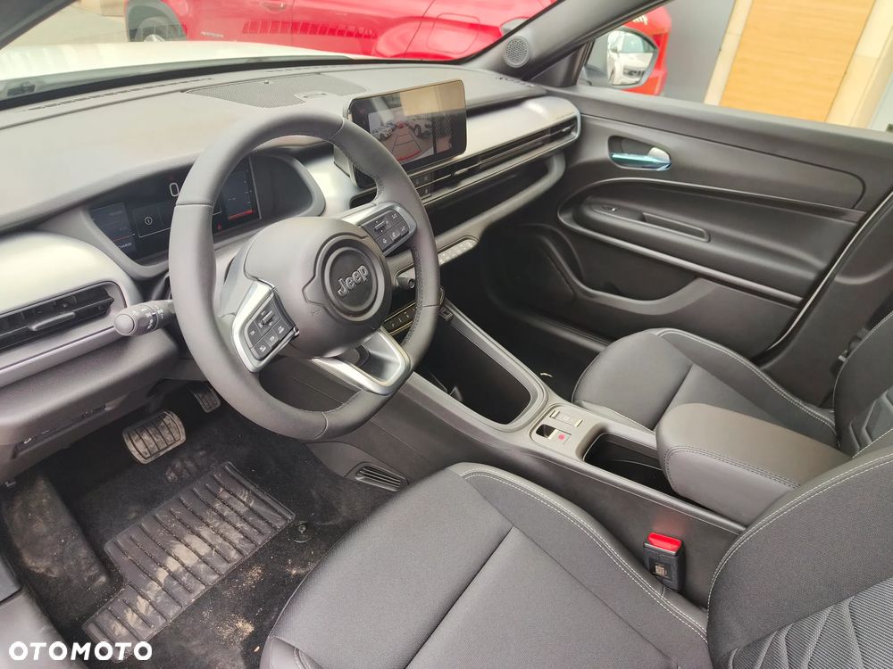 Jeep Avenger 1.2 T3 mHEV Altitude FWD eDCT6 - 10