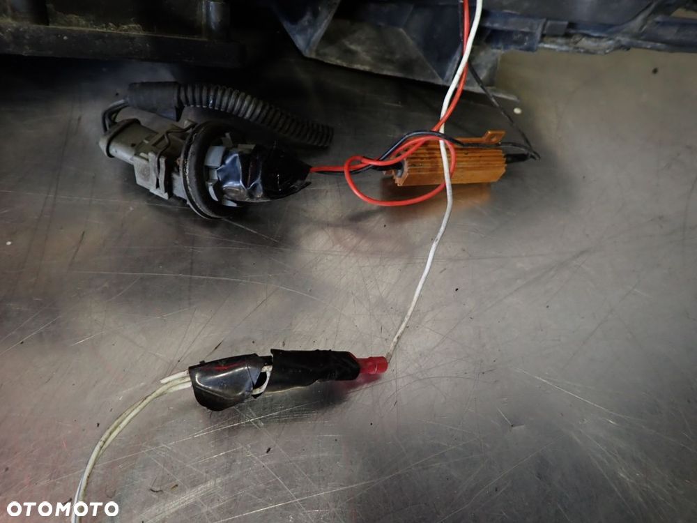 LAMPA PRAWA PRZEDNIA VOLVO S60 - 3