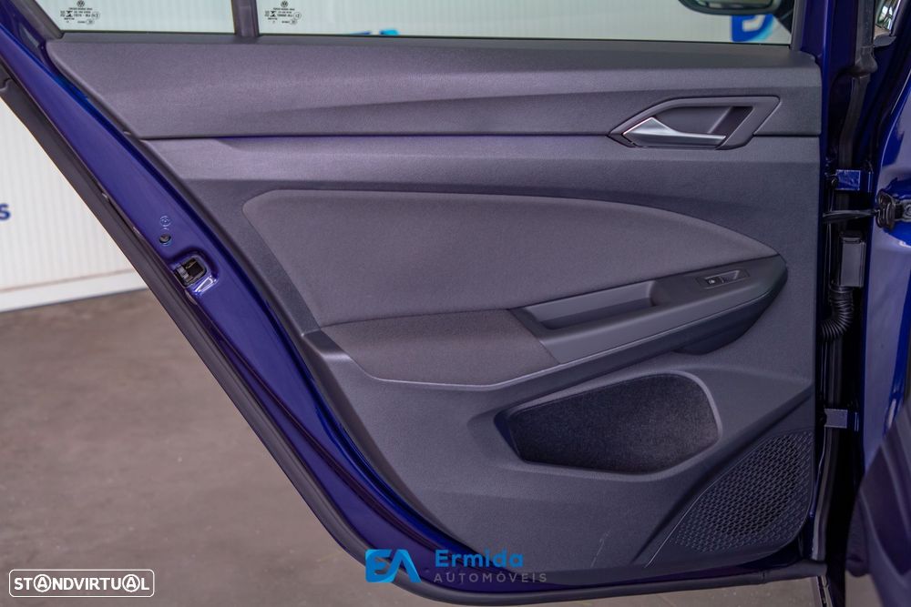 VW Golf 1.0 eTSI Life DSG - 42