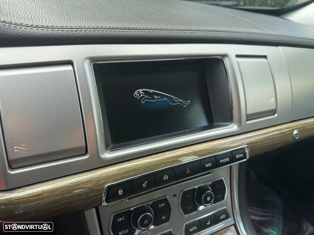 Jaguar XF 2.2 D Premium Luxury - 16