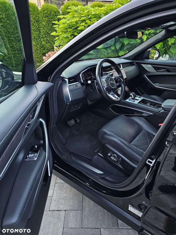 Jaguar F-Pace P250 AWD R-Dynamic S - 12