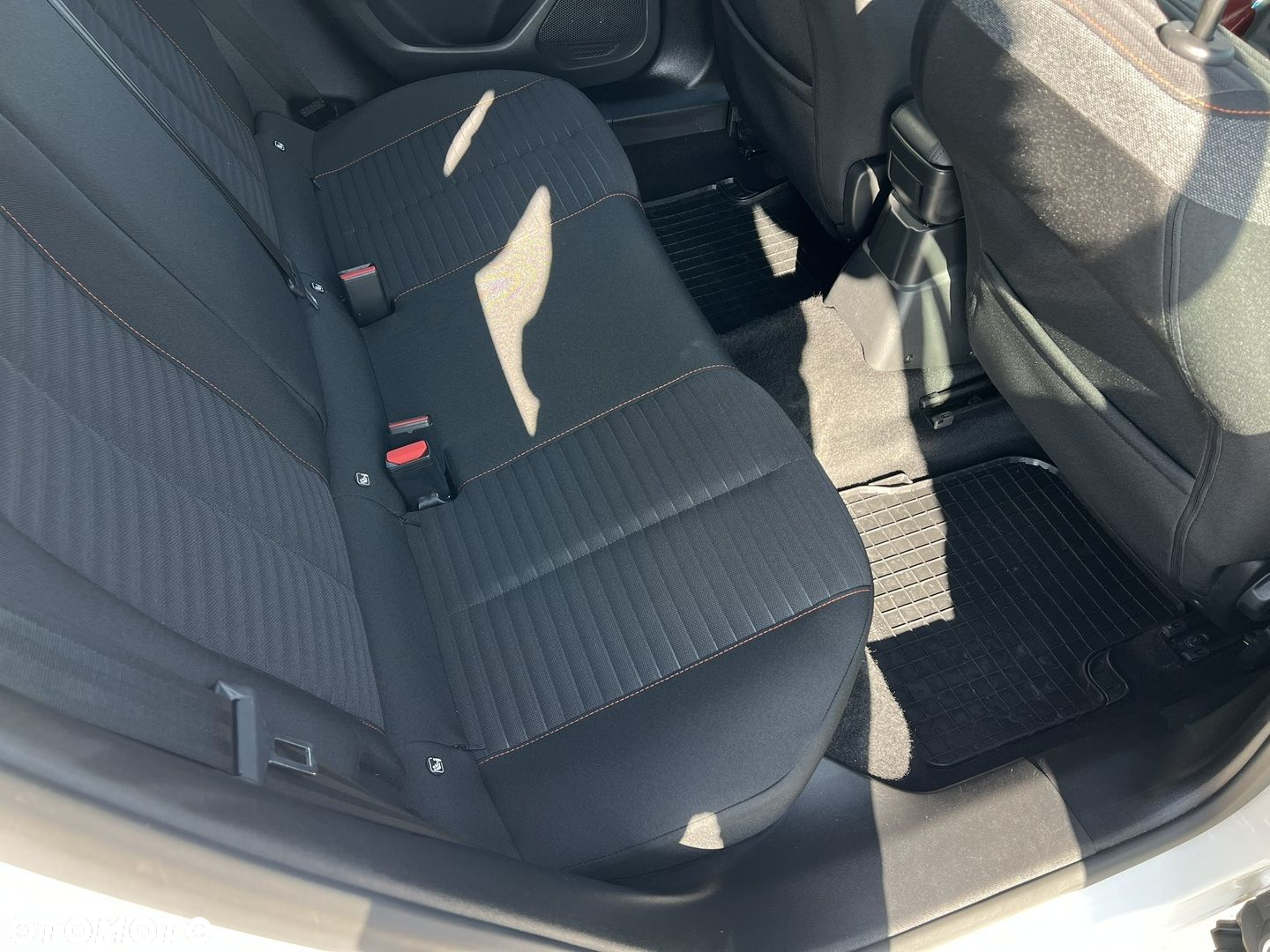 Peugeot 2008 1.2 PureTech Active Pack S&S EAT8 - 27