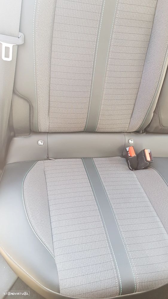 Peugeot 2008 1.2 PureTech Allure - 16