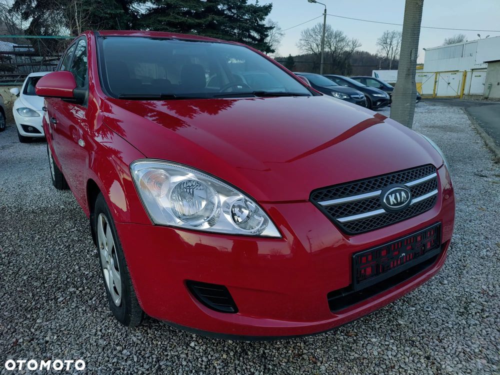 Kia Ceed - 1