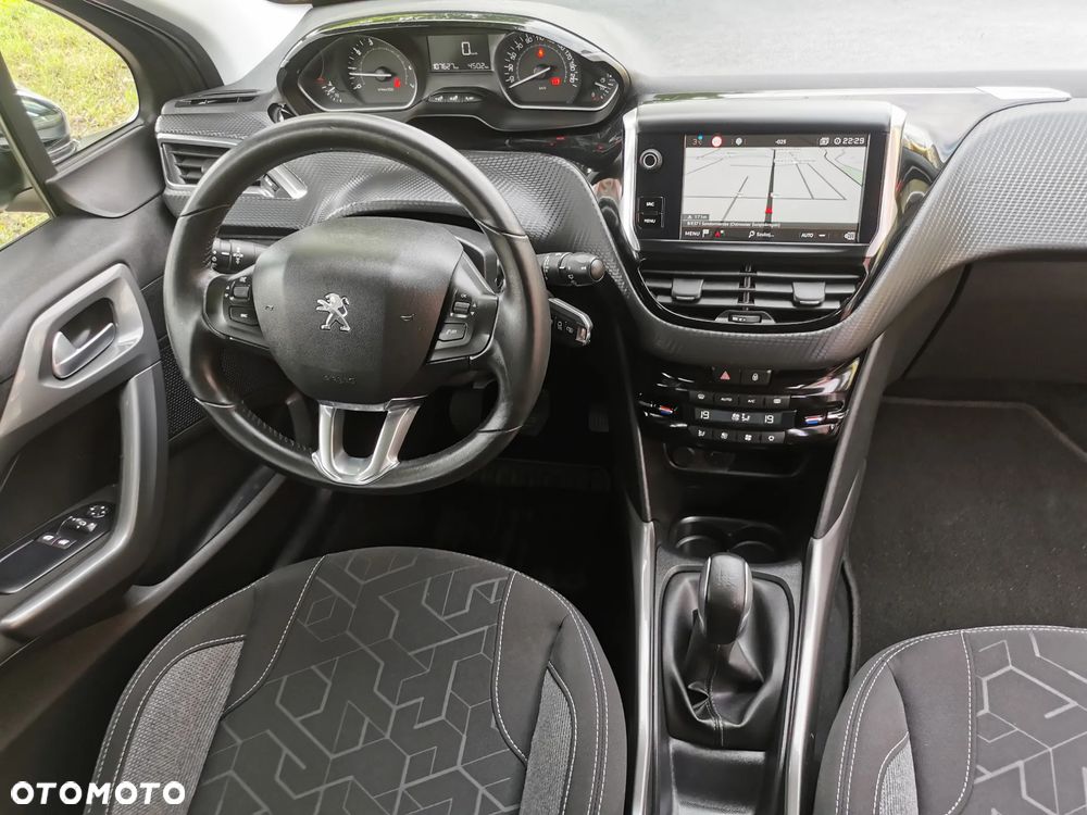 Peugeot 2008 1.2 Pure Tech Style EU6 - 9