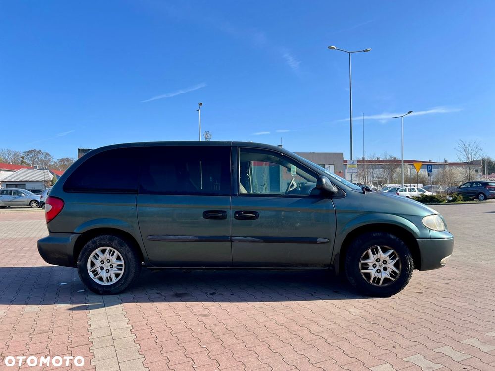 Dodge Caravan - 4