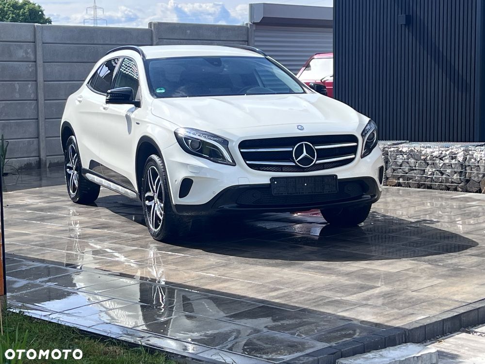 Mercedes-Benz GLA 200 7G-DCT StreetStyle - 16