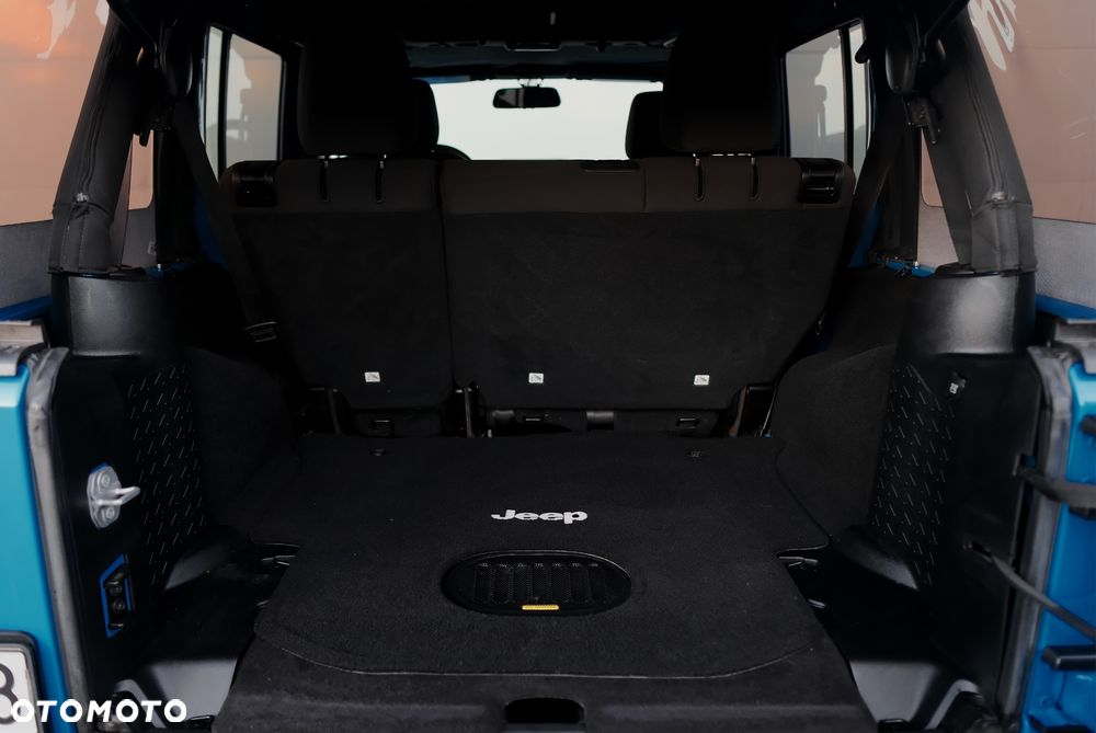 Jeep Wrangler 3.6 Unlim X - 33