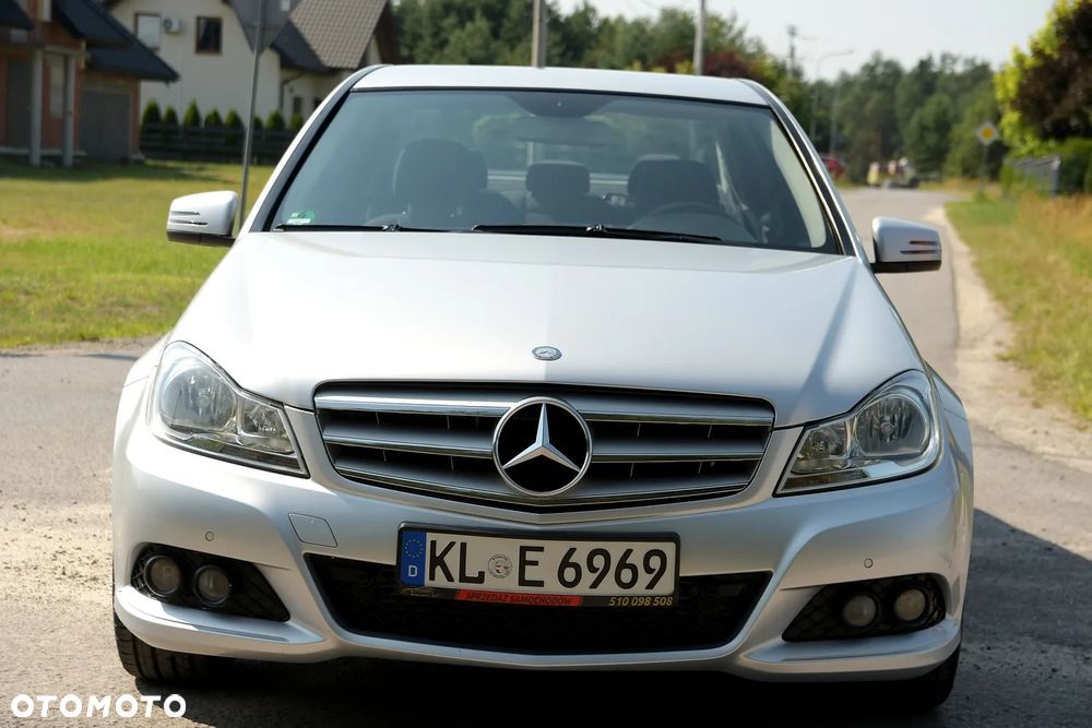 Mercedes-Benz Klasa C 180 CGI Automatik BlueEFFICIENCY Elegance - 11