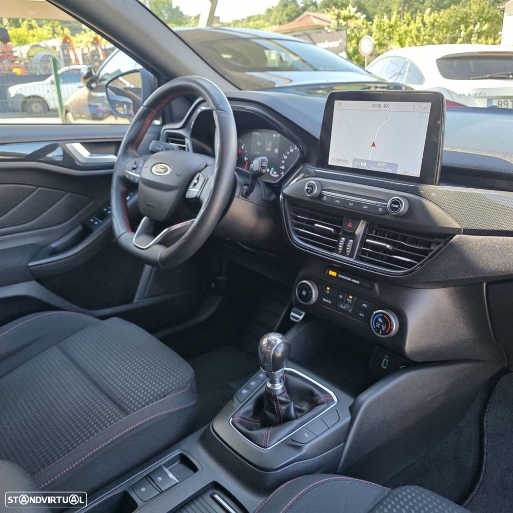 Ford Focus 1.5 TDCi ECOBlue ST-Line - 32