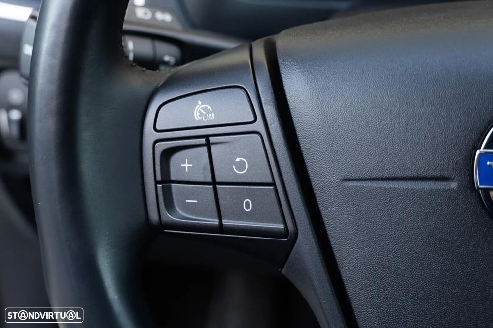 Volvo V40 Cross Country - 14