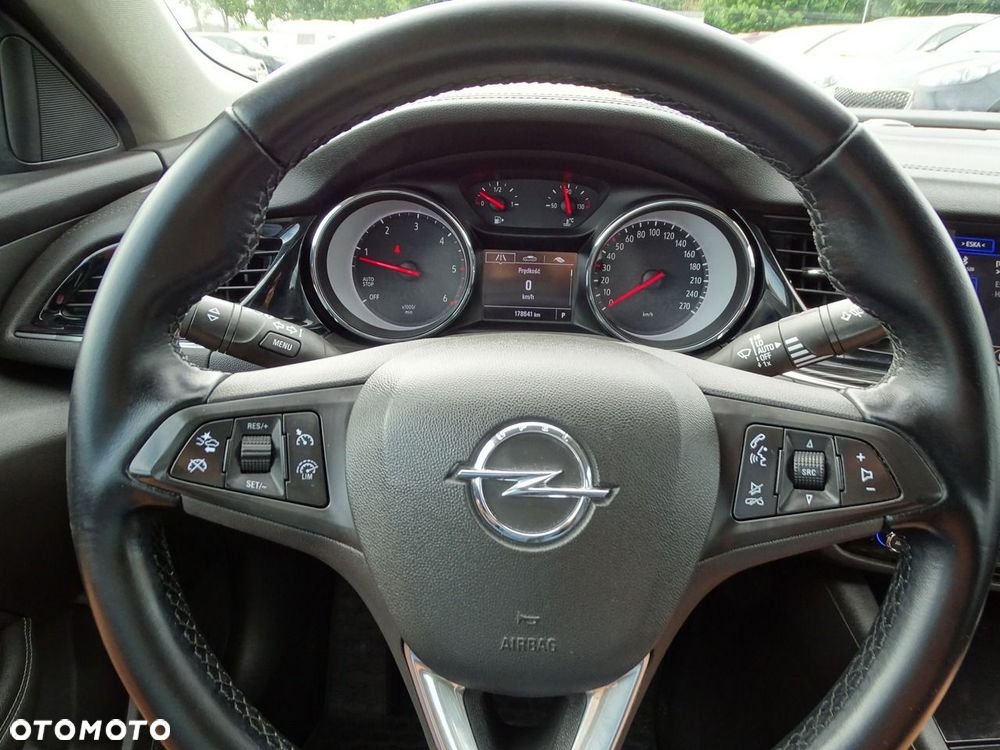 Opel Insignia - 10