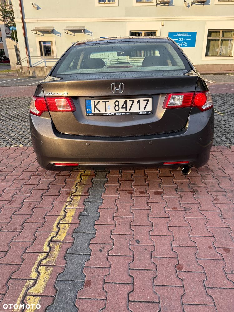 Honda Accord 2.0 Executive Nav - 9